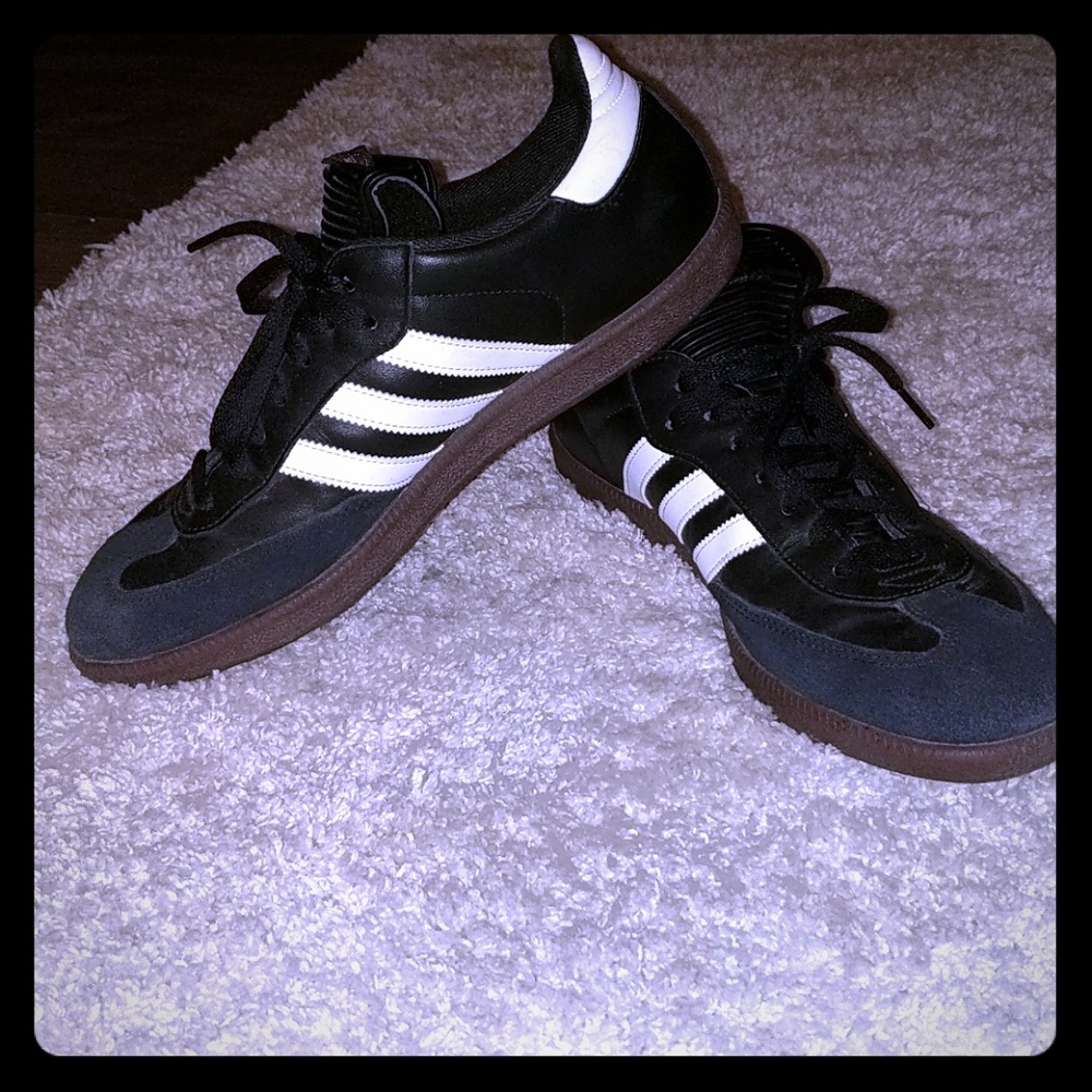 Mens Adidas soccer style shoes